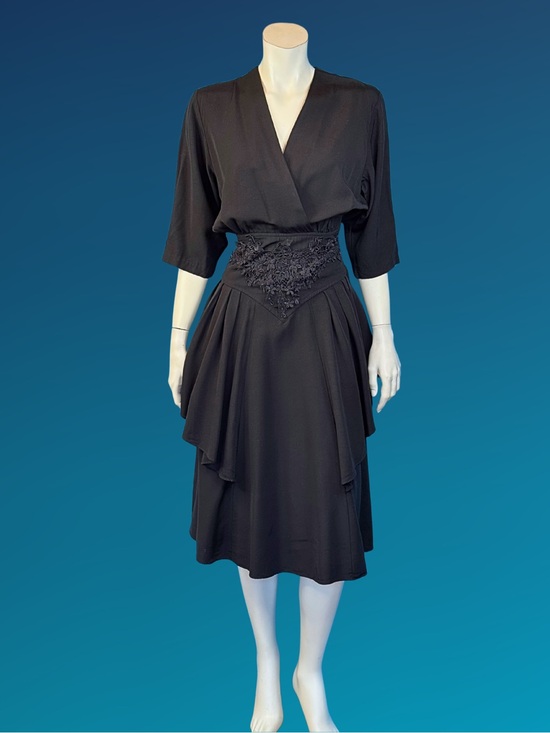 Smart Set Dresses & Skirts - 80s / 90s Gothic Minimalist Yoke Waist Deep V Witchy Midi Dress / M
